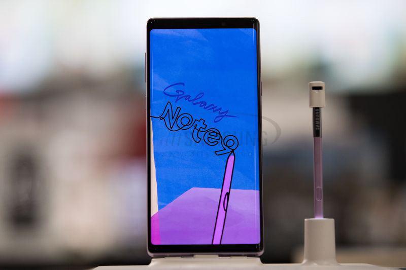 مقایسه ویژگی های گلکسی نوت 9 و آیفون جدید Xs Max اپل با قابلیت های متفاوت 