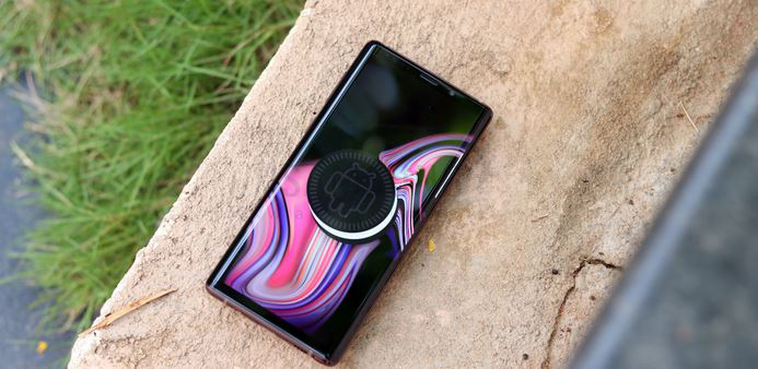 تسلط انحصاری سامسونگ بر بازار نمایشگرهای OLED با ویژگی های متفاوت 